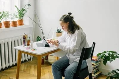 DAR Caroline E. Holt Nursing Scholarship